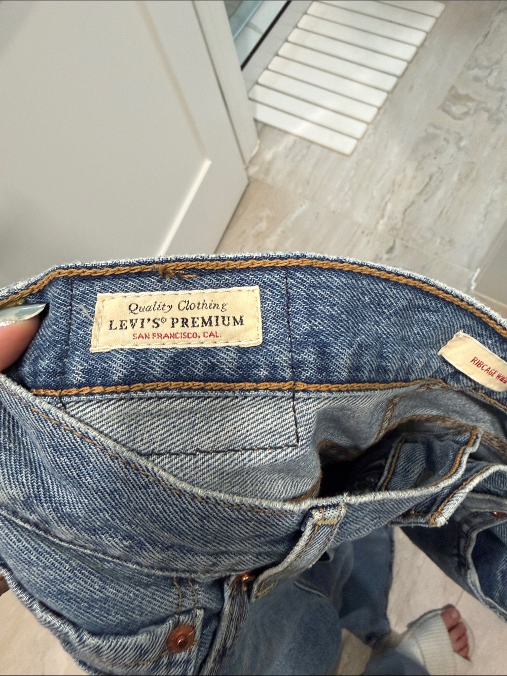 Levi’s Ribcage Jeans - Picture 4 of 5